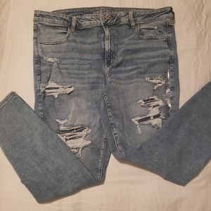 NWT- AMERICAN EAGLE DISTRESSED JEANS